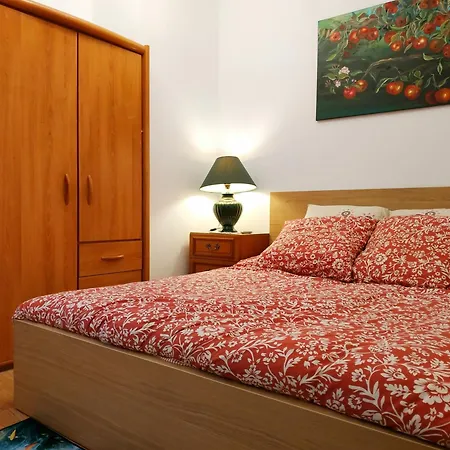 Vila Exceptional Location Near Transport Free Parking *